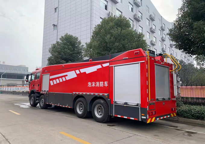 國六  18噸豪沃8x4泡沫消防車